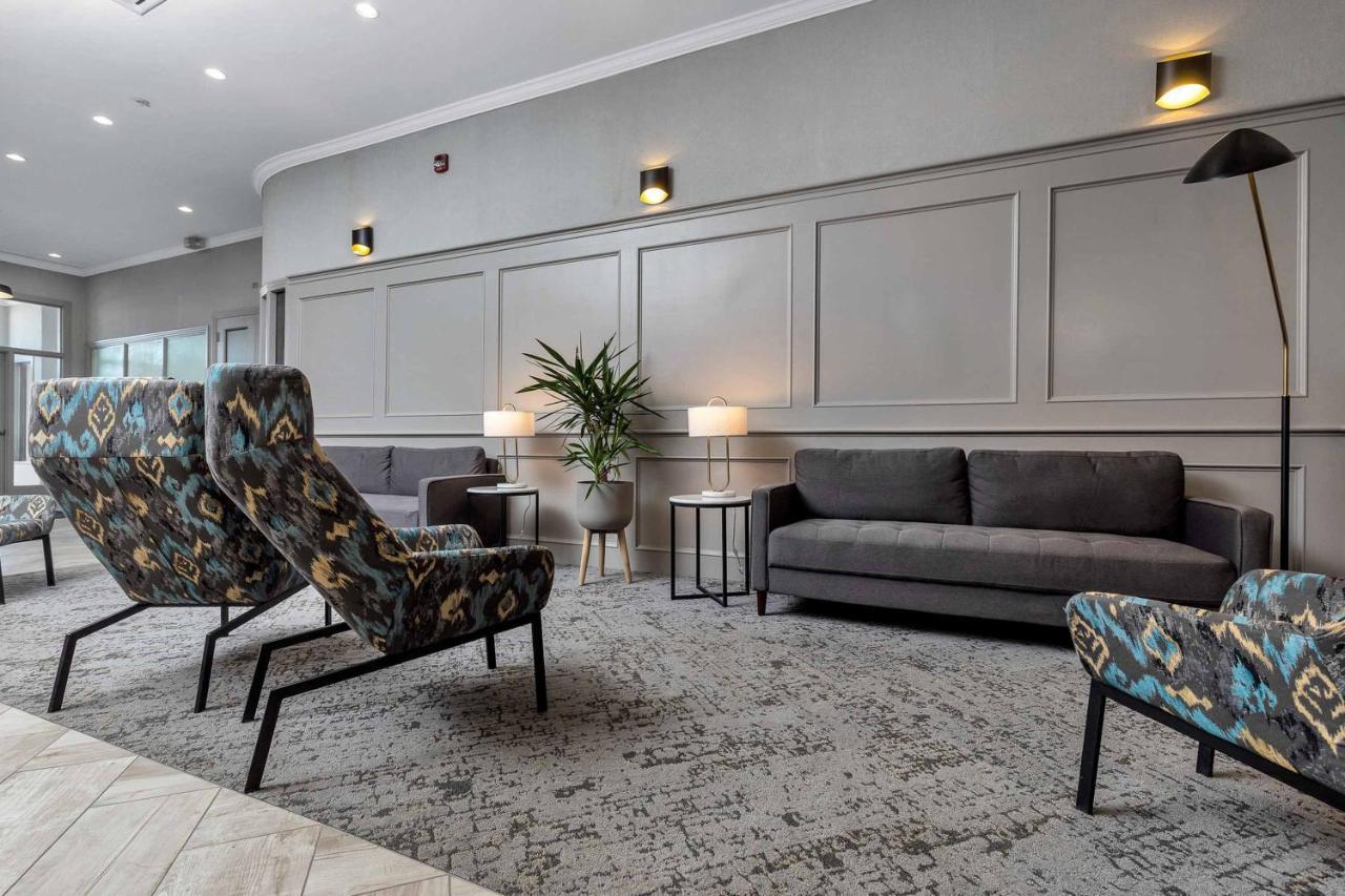 Hotel Sandman Grande Prairie